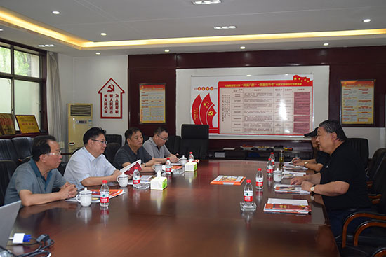 臨汾市市場監(jiān)督管理局局長、非公企業(yè)黨委書記張東紅<br>在科海集團(tuán)調(diào)研非公黨建工作